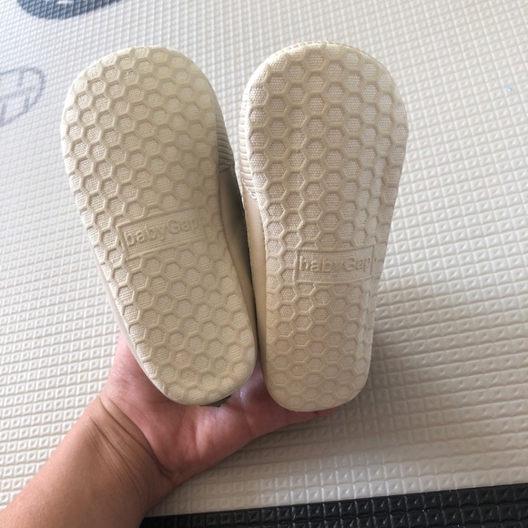 Baby gap toddler shoes - Picture 3 of 4